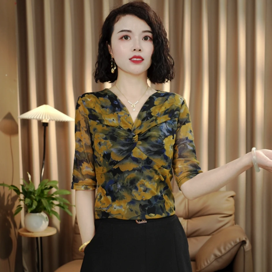 2025夏季新款减龄时尚洋气妈妈装百搭气质修身显瘦印花小衫