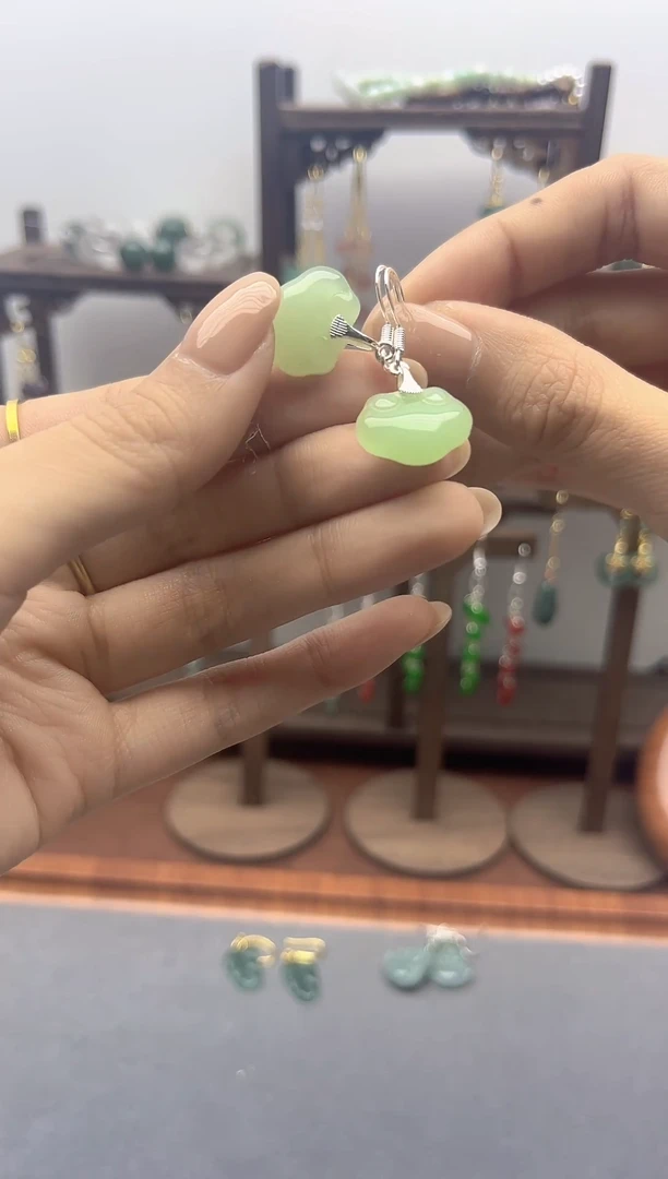 银S925镶嵌和田玉耳饰251000