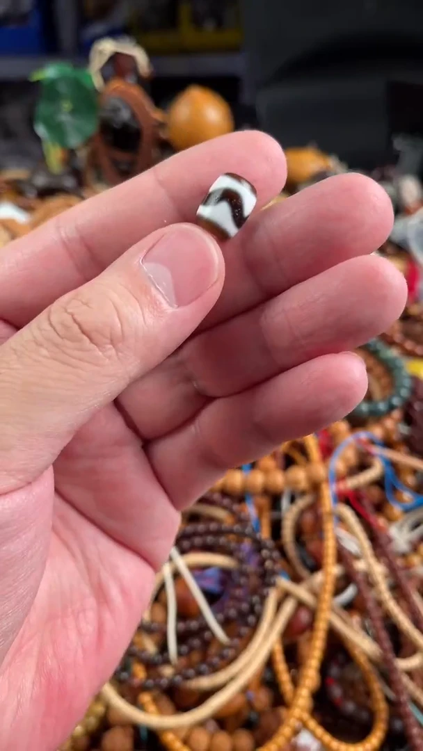 玛瑙/玉髓.未镶嵌王胖子文玩工作室虎牙配珠随机发