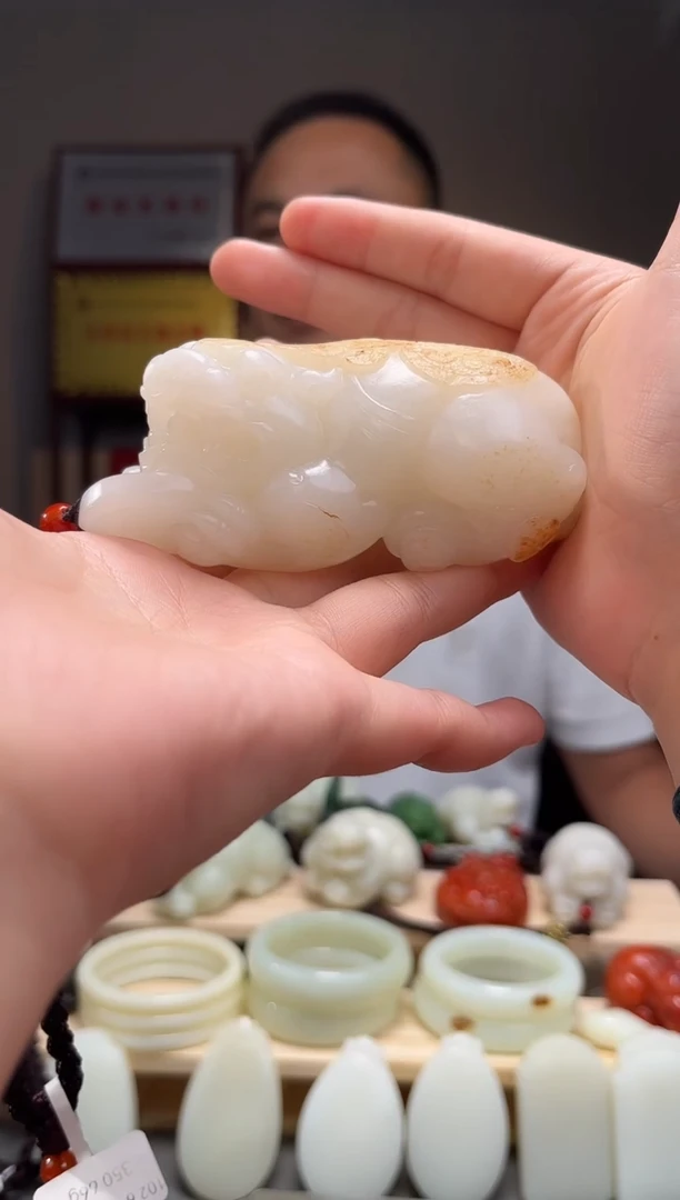 颈饰未镶嵌和田玉睿*吊坠