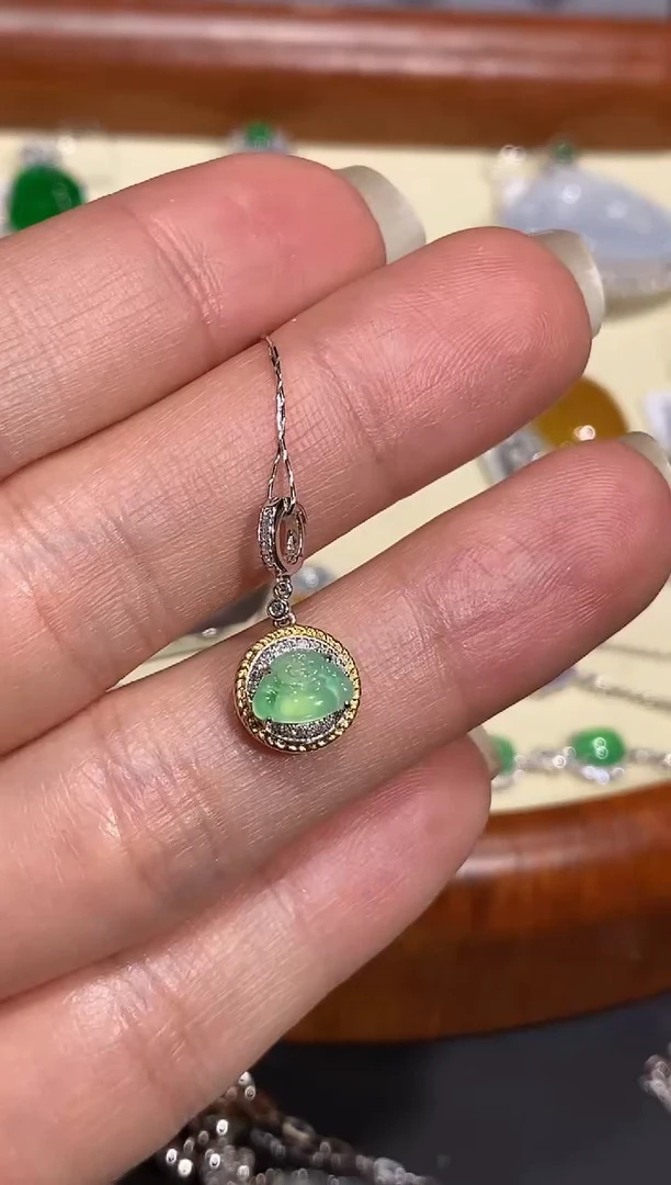 【闪购商品】翡翠颈饰18K金镶嵌吊坠