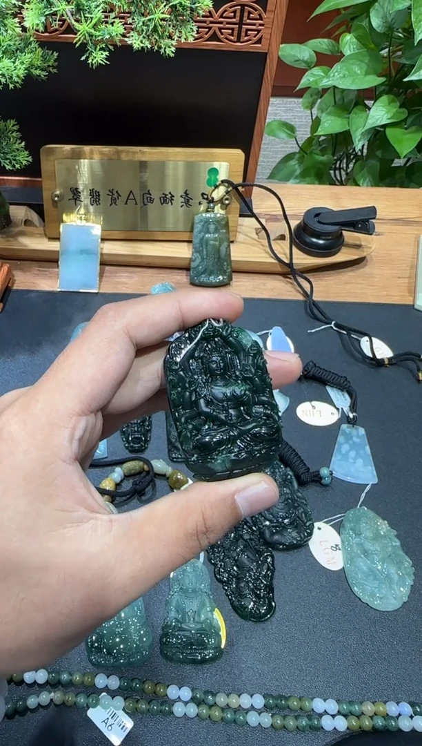 未镶嵌挂件翡翠漂*?A货翡翠多样性孤品