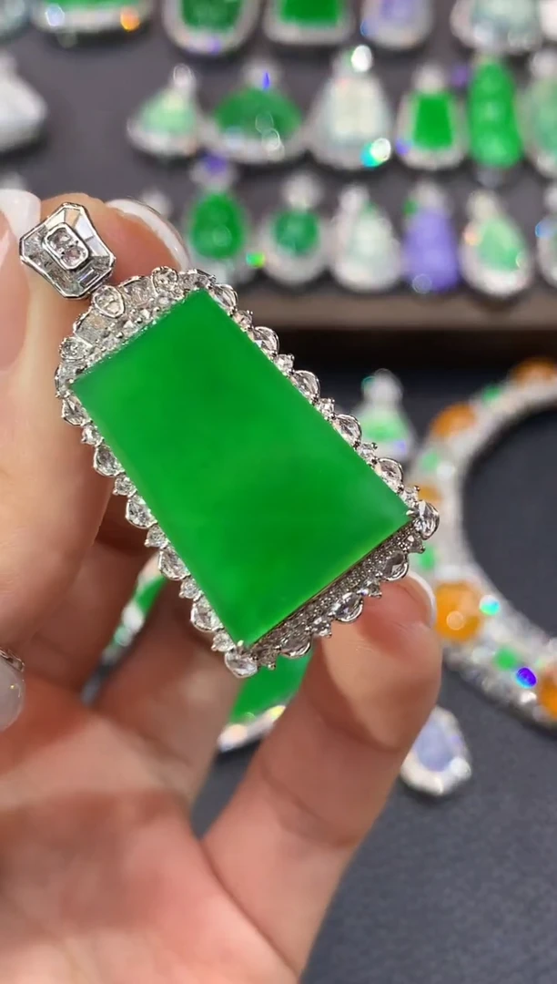 吊坠(不含链)18K金镶嵌翡翠D11