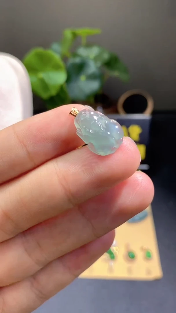 颈饰18K金镶嵌翡翠翡翠A货