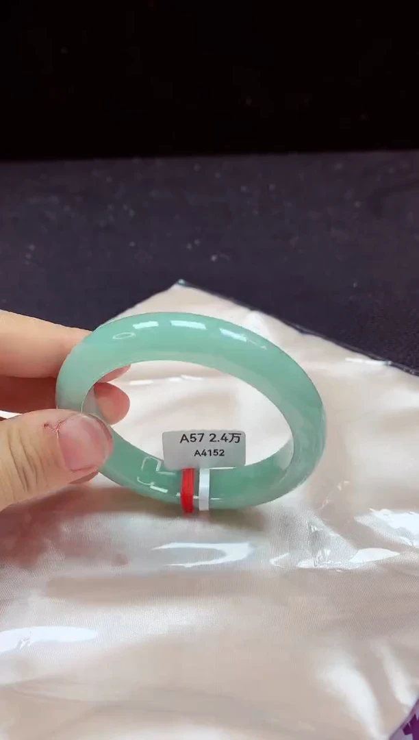 【闪购商品】翡翠手镯未镶嵌镯子57+