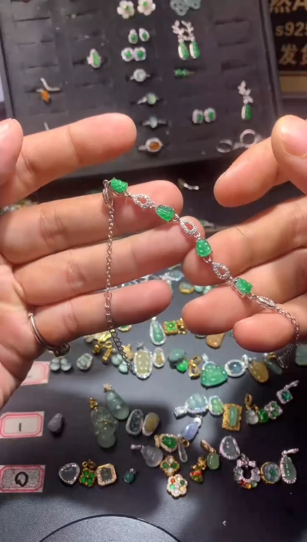 吊坠(不含链)未镶嵌翡翠?***甜1