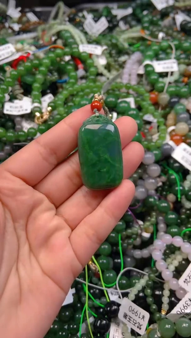 和田玉未镶嵌颈饰1