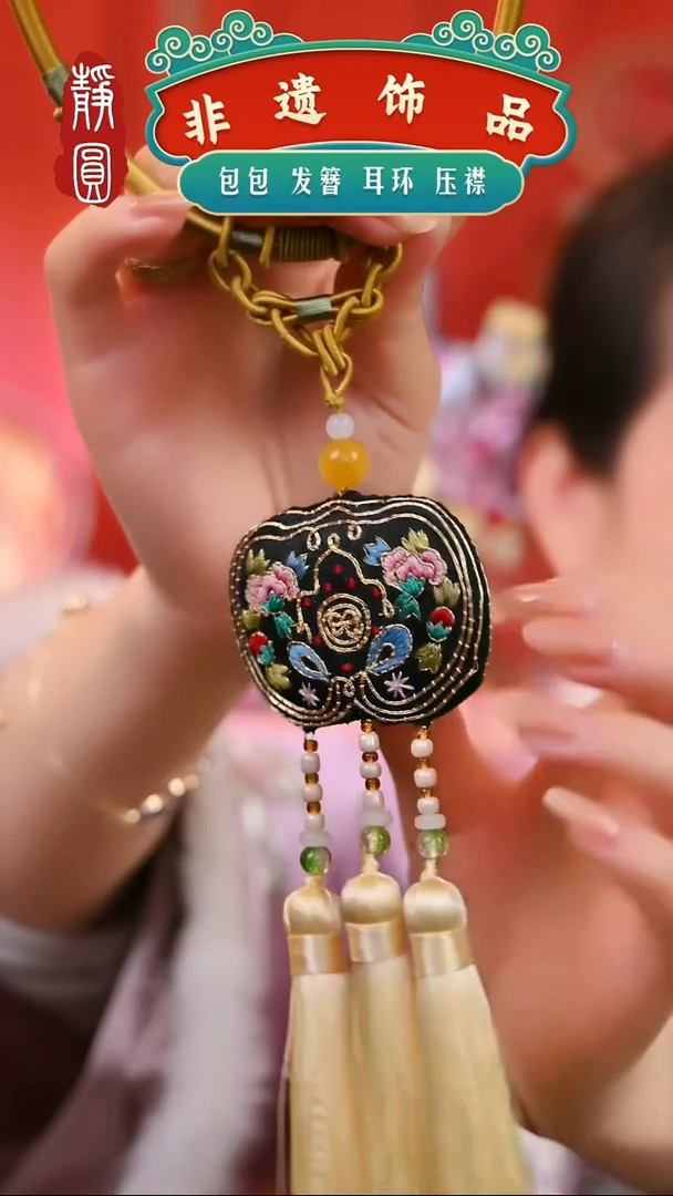 【闪购商品】织绣金色小苹果项圈