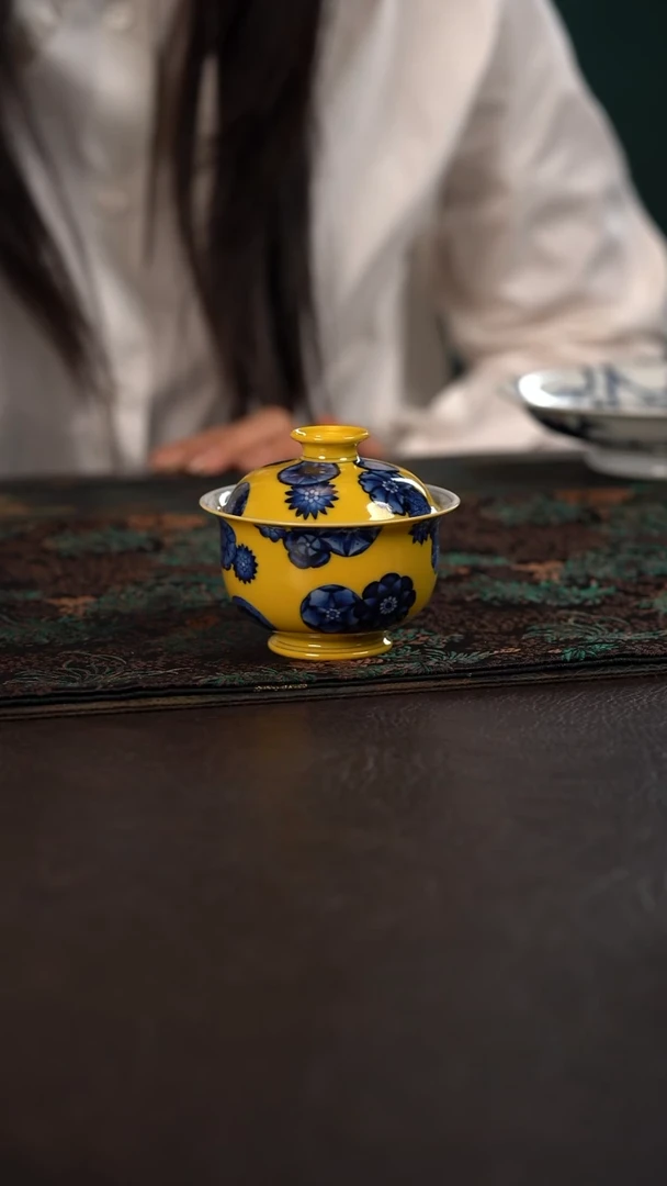洪印慕明黄釉皮球花元宝盖碗