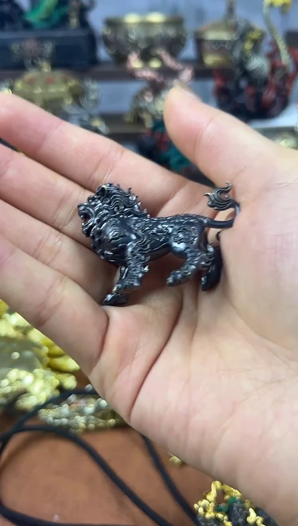 德**夜狮子复古实心摆件