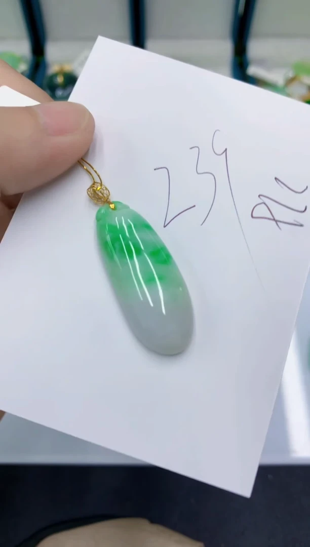 颈饰18K金镶嵌翡翠翡翠