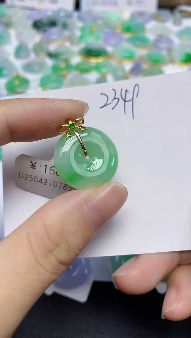 翡翠18K金镶嵌颈饰11111111111