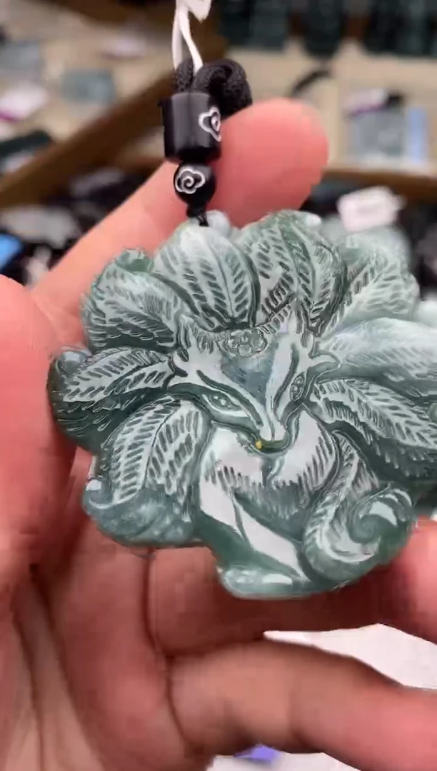 翡翠未镶嵌颈饰多样性发其一