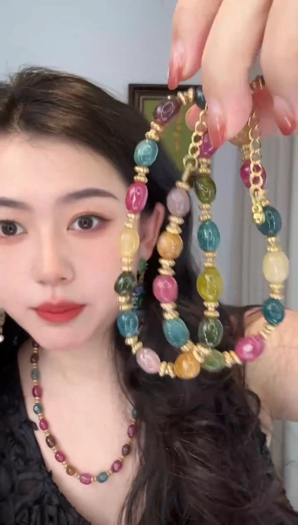 多色彩琉璃项链一条
