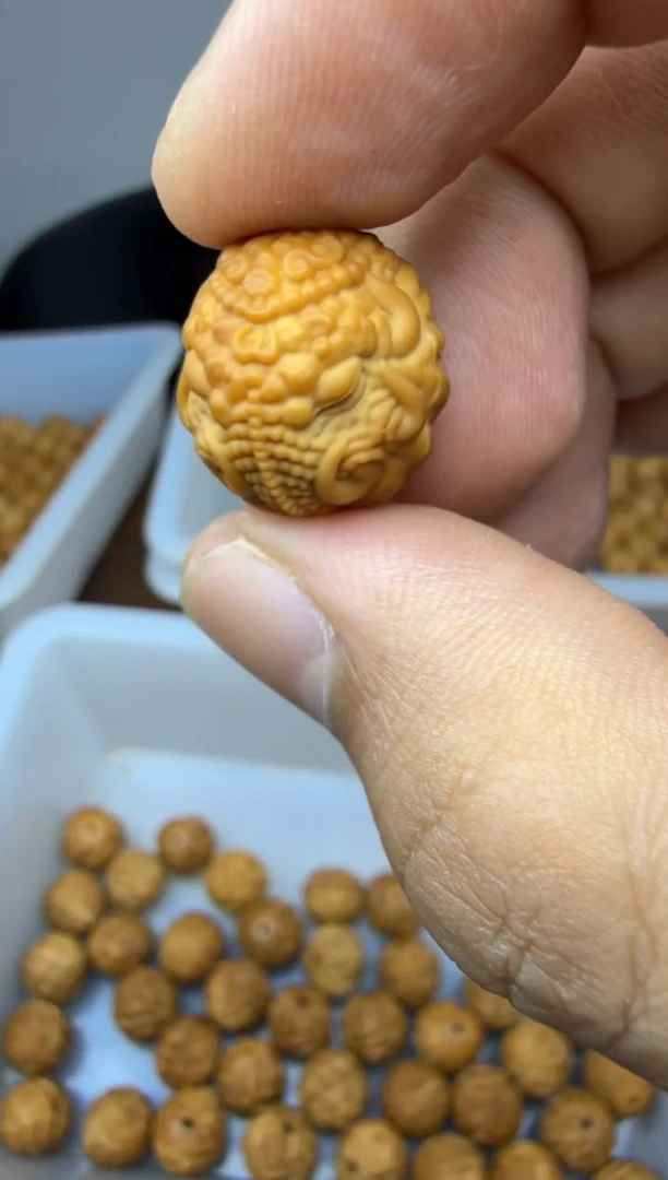 吊坠猴头核桃素款象神