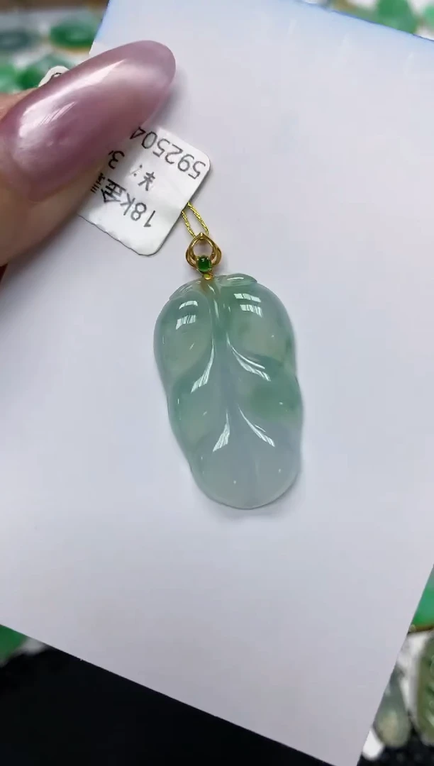 翡翠18K金镶嵌颈饰1111111111