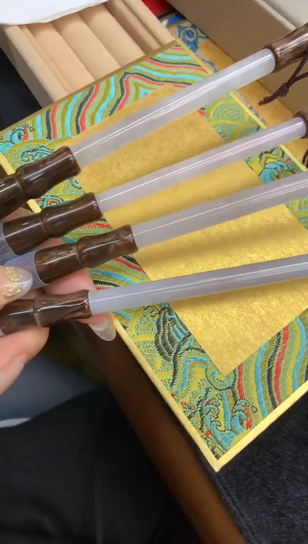 【闪购商品】翡翠挂件未镶嵌毛笔 多样性发其一