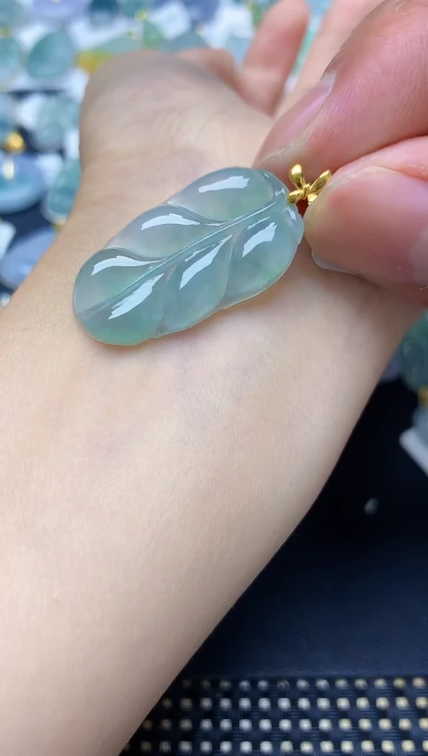 翡翠18K金镶嵌颈饰天然缅甸A货翡翠