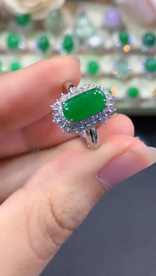 18K金镶嵌戒指翡翠B208