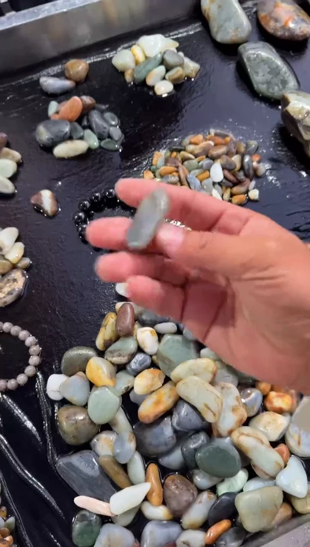 未镶嵌和田玉（糖玉）挂件和田玉