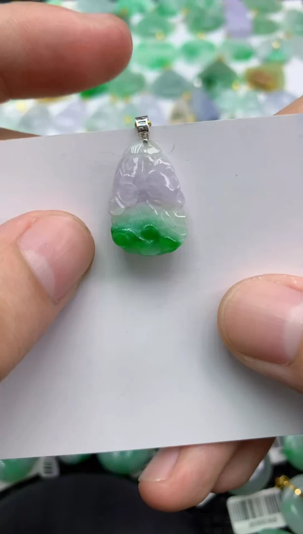 翡翠18K金镶嵌颈饰111111111