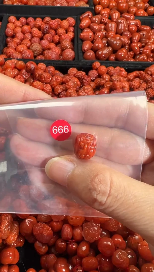 颈饰未镶嵌南红玛瑙1