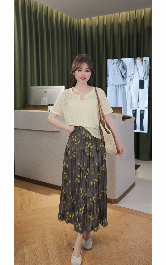 【郁金香】时尚百搭气质显瘦春夏穿搭镂空针织衫碎花半身裙套装