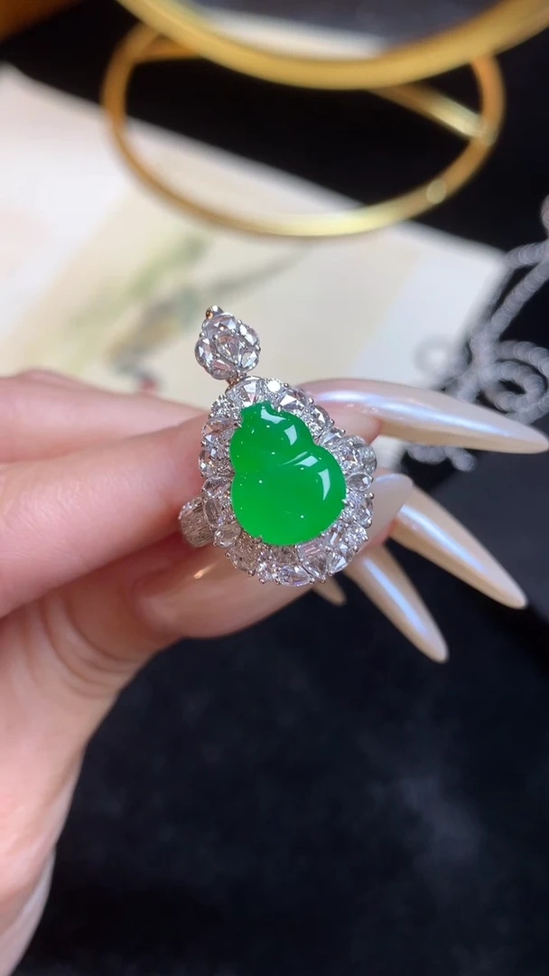 翡翠戒指18K金镶嵌翡翠戒指