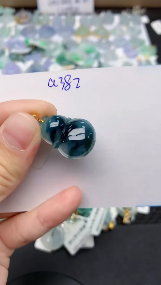 翡翠18K金镶嵌颈饰天然缅甸A货翡翠