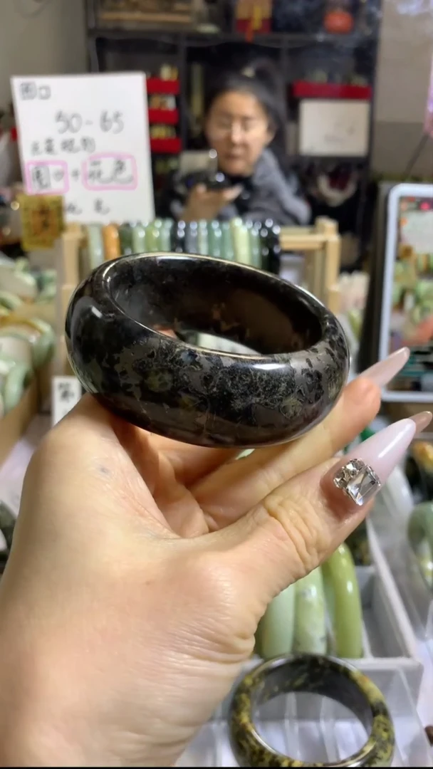 未镶嵌岫玉手镯23  55+ 包容