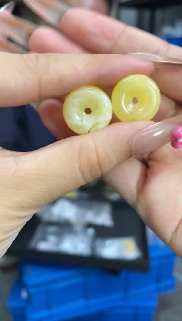 未镶嵌蜜蜡裸石多样性发一件