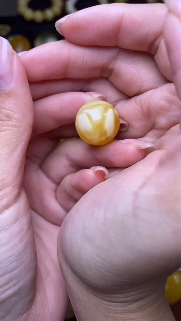 未镶嵌琥珀裸石葵. 80