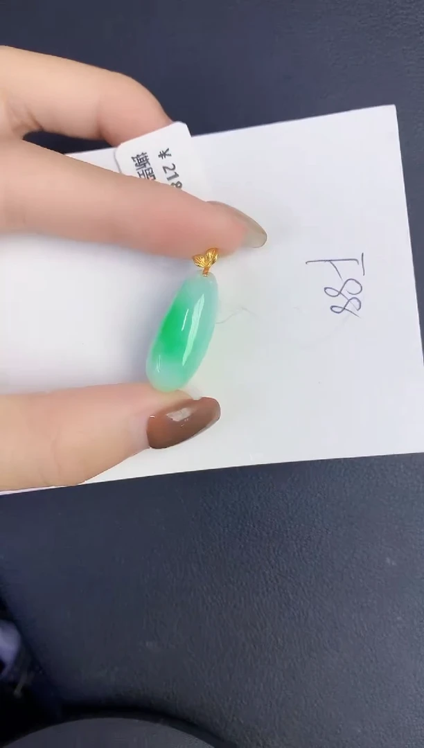 颈饰18K金镶嵌翡翠缅甸天然翡翠A货