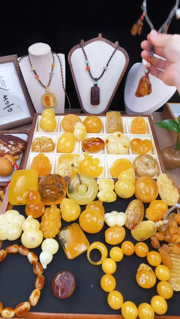 琥珀未镶嵌珠宝奇石?**子柒月