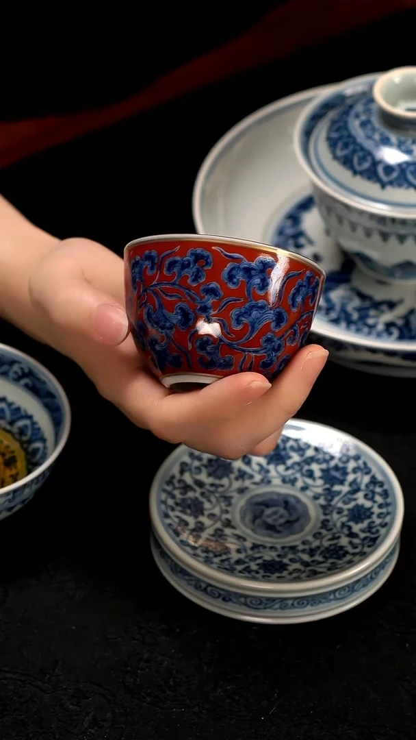 宣之堂矾红青花杯杯