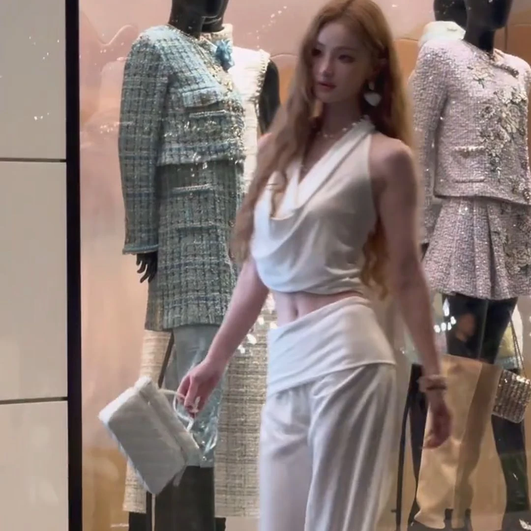 挂脖荡领露背无袖上衣女2025夏季松弛感高级气质阔腿休闲裤两件套