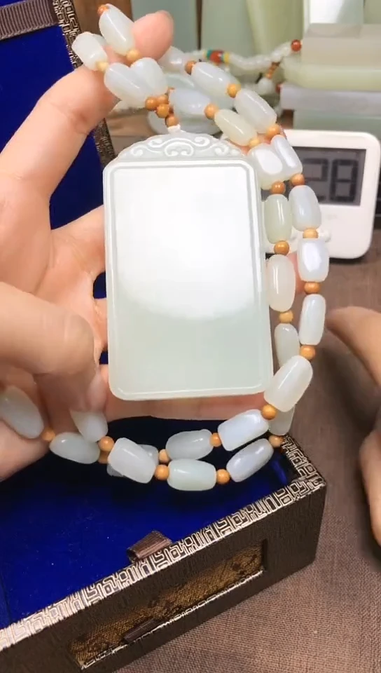 颈饰未镶嵌和田玉浮***?浮生