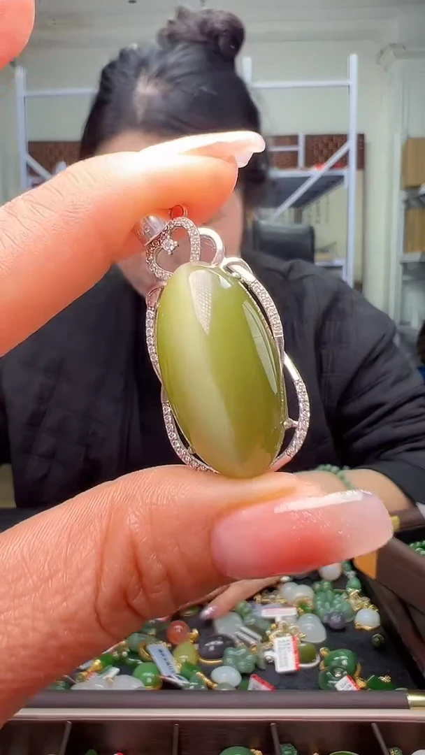 颈饰银S925镶嵌和田玉（多样性发货.发其一)1.04.110