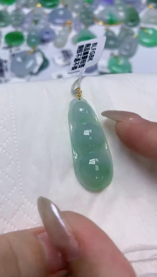 翡翠18K金镶嵌颈饰天然缅甸翡翠A货