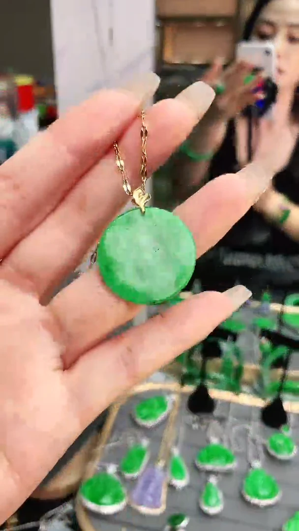 颈饰18K金镶嵌翡翠天然缅甸翡翠a货
