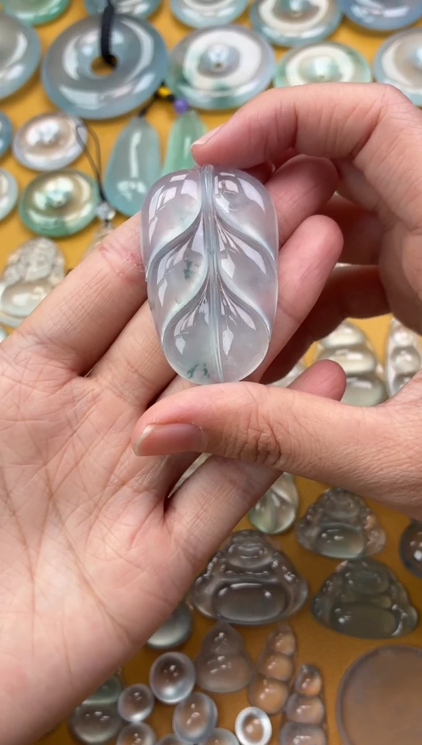 吊坠(不含链)未镶嵌翡翠64 叶子 47.3 29.4 5.8