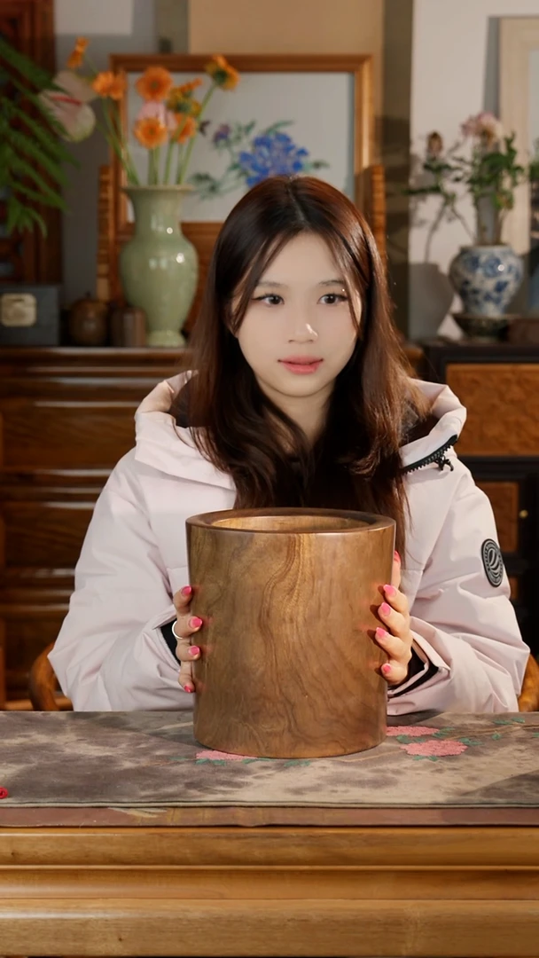 乌木类家具金丝楠木原木纹理大花筒或笔筒