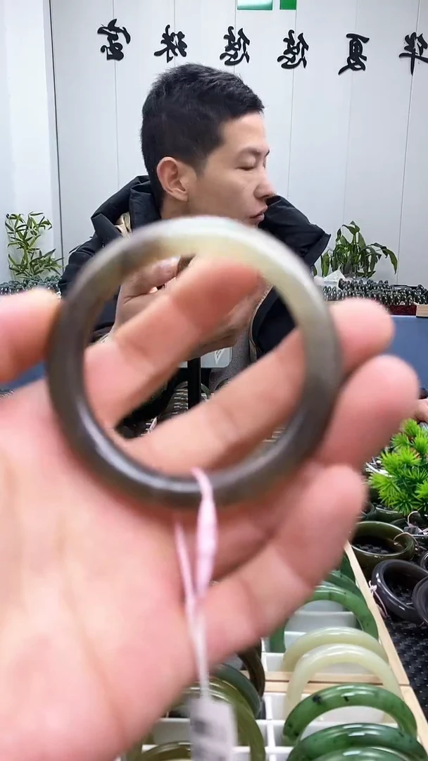 【闪购商品】和田玉手镯银S925镶嵌52.5