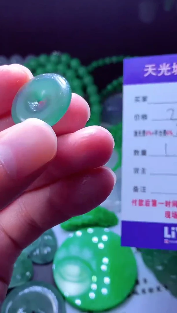 未镶嵌定制翡翠旷***?翡翠毛货定制