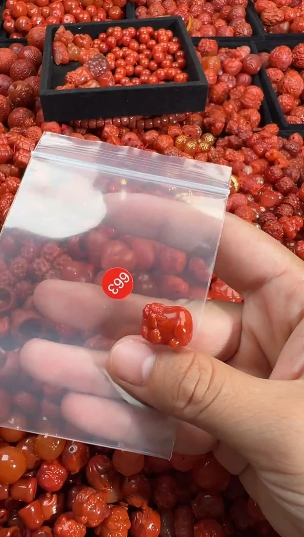 南红玛瑙未镶嵌颈饰1