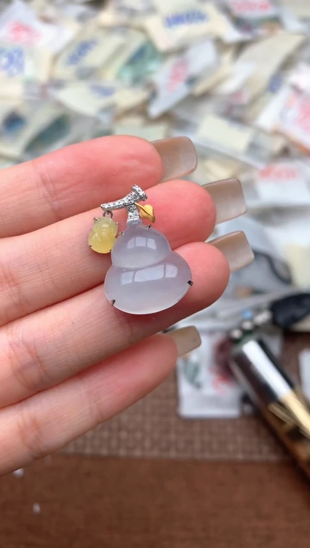 18K金镶嵌挂件翡翠一