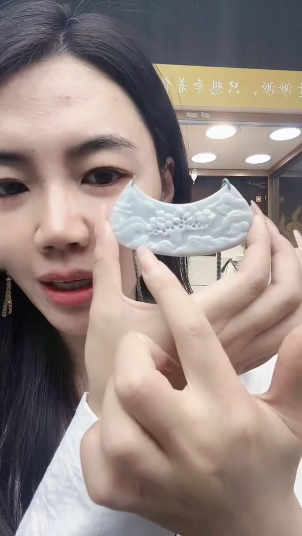 翡翠未镶嵌颈饰白底翡翠吊坠