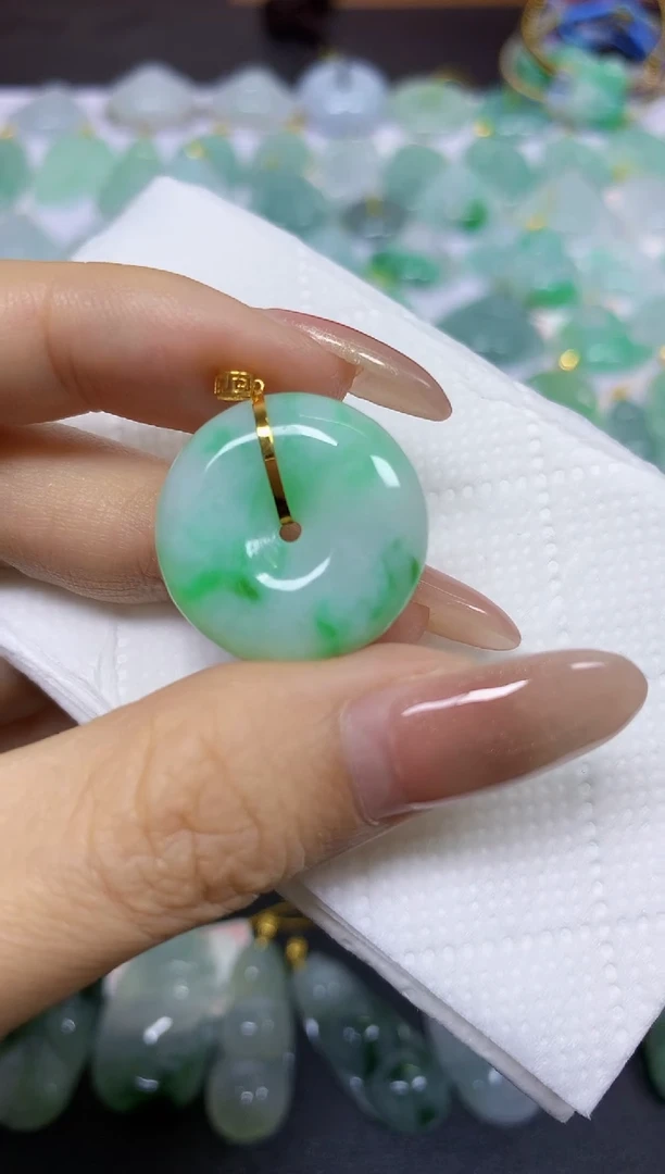 颈饰18K金镶嵌翡翠天然翡翠A货