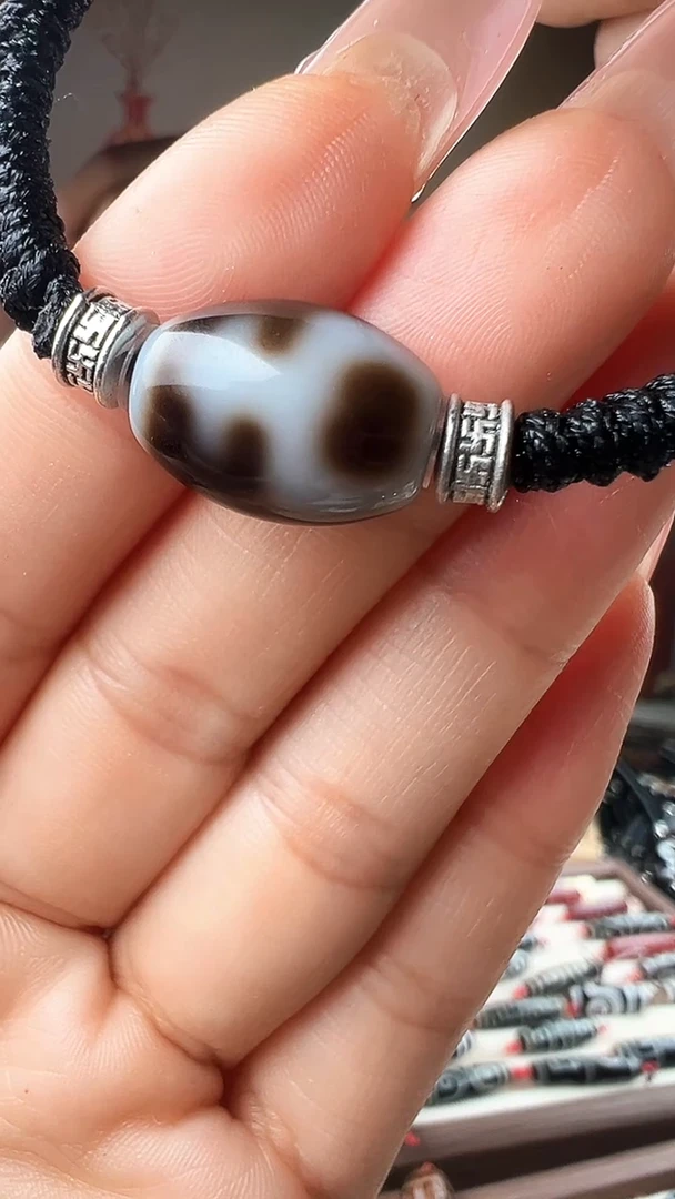 玛瑙/玉髓颈饰未镶嵌宝瓶