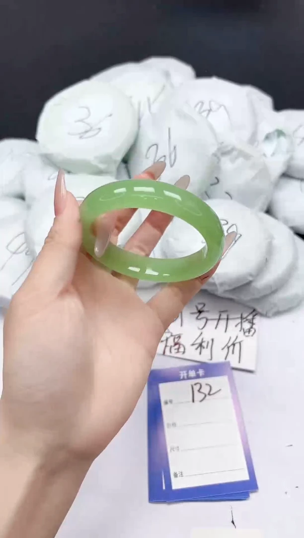 未镶嵌手镯石英质玉132/54